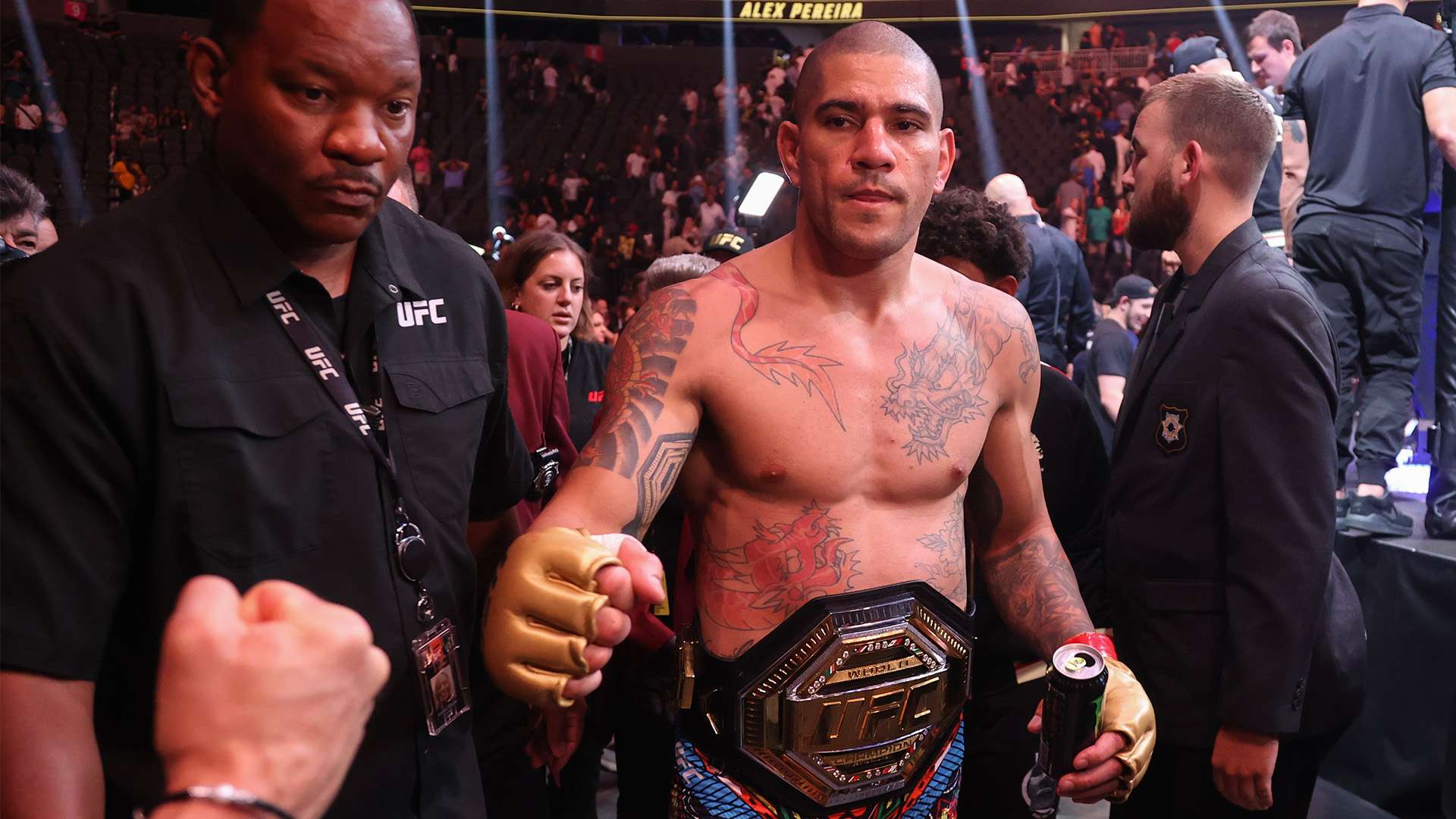 新秀勇拼搏斗志昂，老将展风采续辉煌